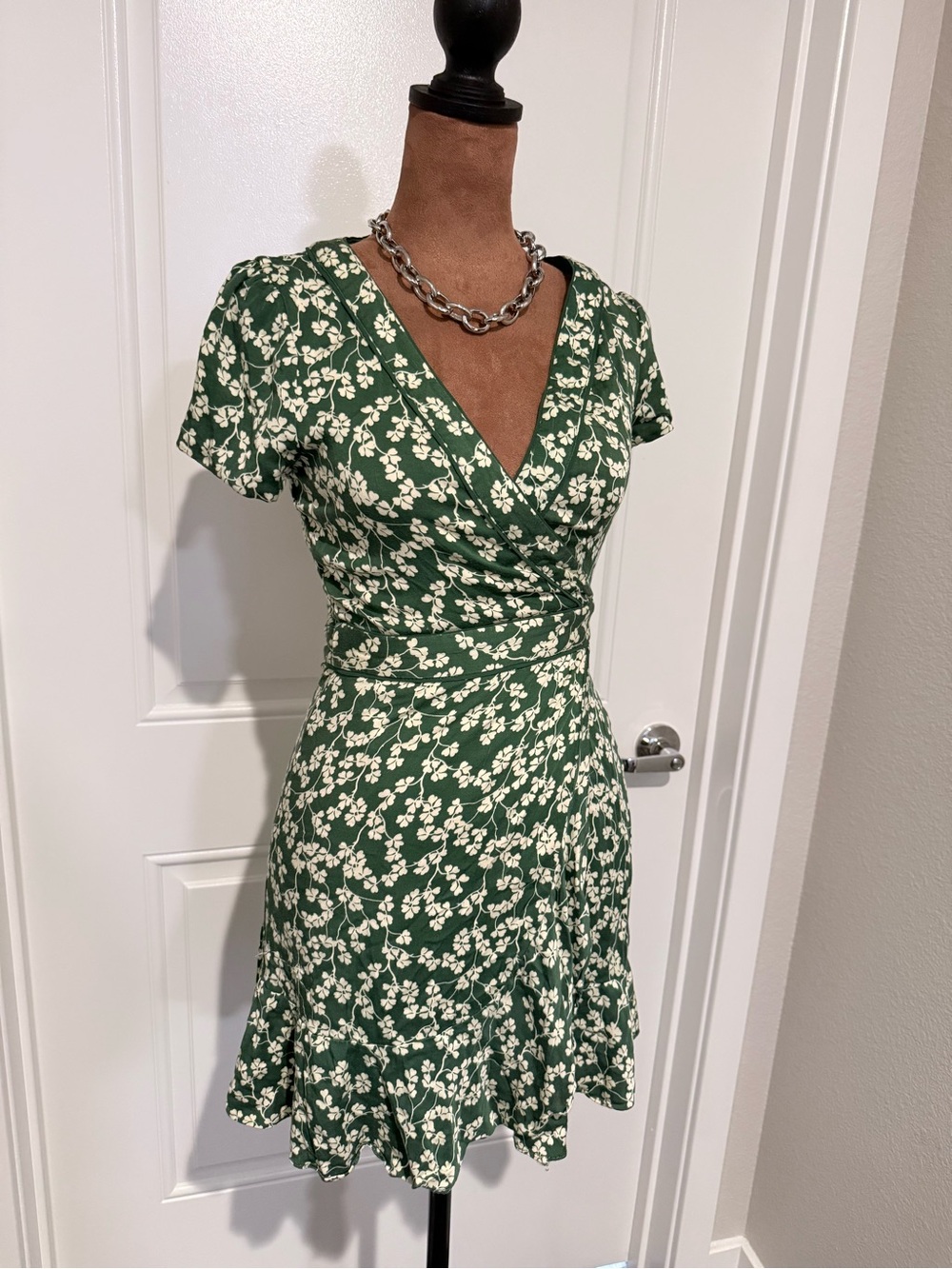 Green Floral Wrap Short-Sleeve Dress